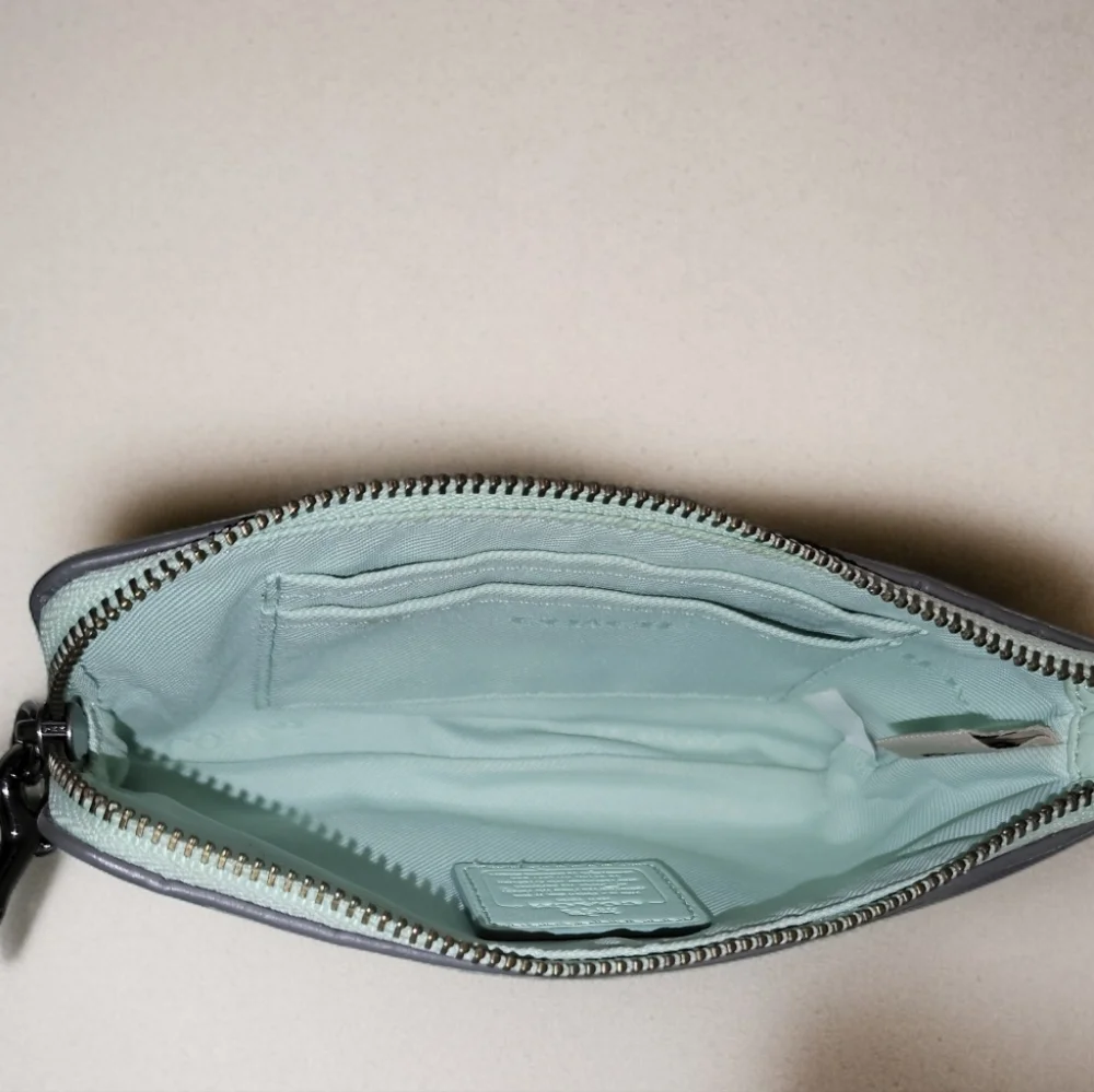 Coach Brave Wristlet RARE - Picture 4 of 9